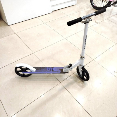 Самокат двухколесный c ручным тормозом до 100 кг Scooter белый арт. smk44