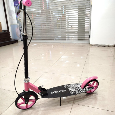 Самокат двухколесный c ручным тормозом до 100 кг Scooter черно-розовый арт. smk55